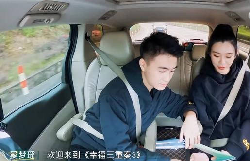 豪门夫妇BE？25岁何猷君作秀硬凹甜蜜,奚梦瑶表情