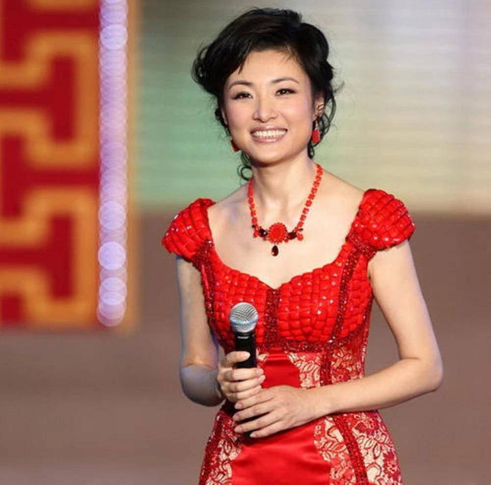 倪萍、周涛、董卿三代央视一姐，她们各自精彩