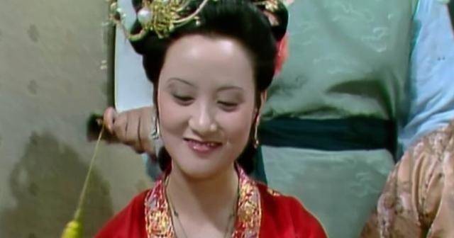 刘姥姥进大观园,说的第一句真心话,是对着怡红院的镜子