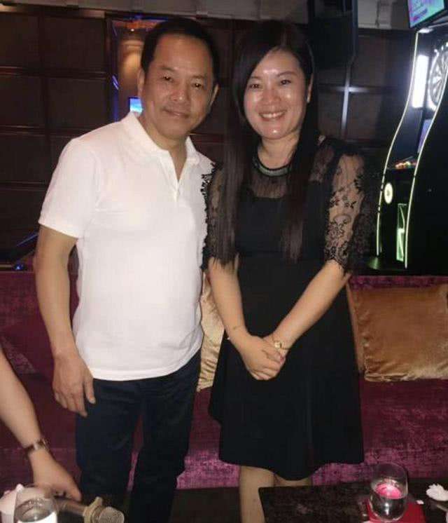 洗米华可以在澳门白手起家,原来不是靠了梁安琪,而是靠了崩牙驹