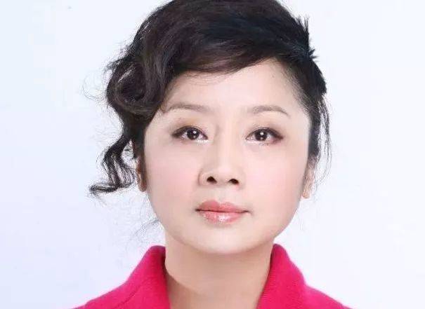 捧红前夫后被抛弃,今前夫和现任新剧秀恩爱