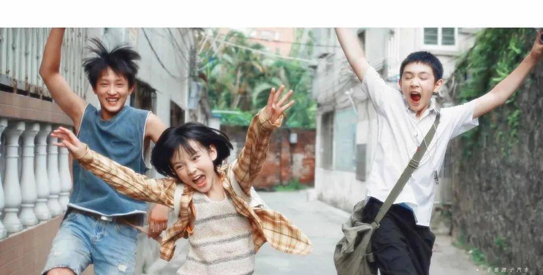 英气|顶级骨相组合风格!神似林青霞的当红小花靠它整的?