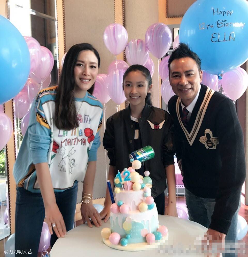 任达华15岁女儿长腿逆天,美貌不输明星