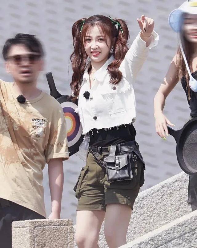 唐嫣|宋茜cos小丑女又被嘲，杨幂唐嫣也曾因此翻车，双马尾太难驾驭