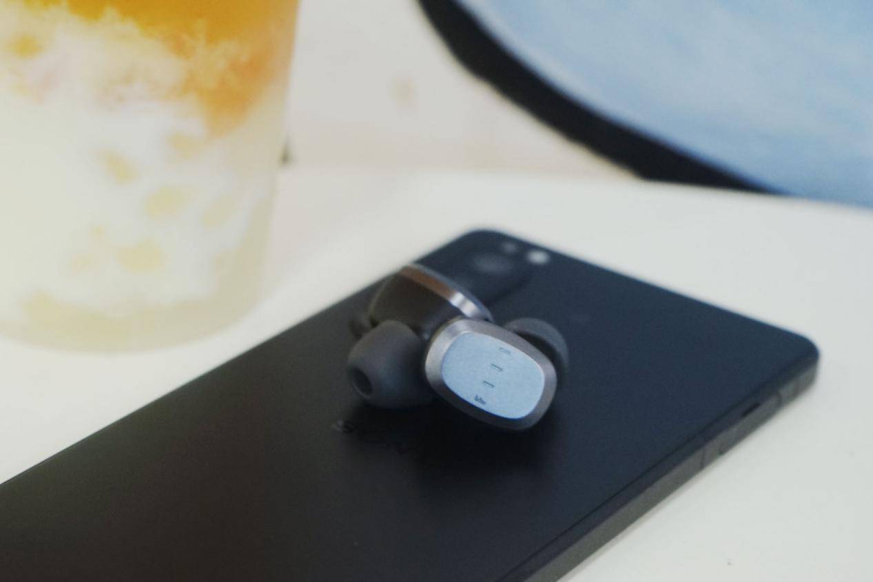 Lite|打工人不哭！买FIIL这款真无线耳机感觉花得很值！