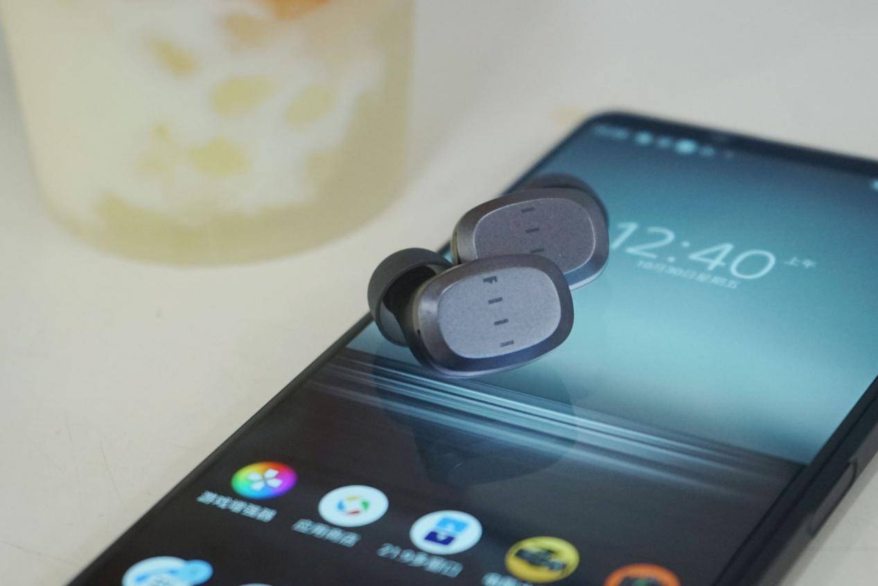 Lite|打工人不哭！买FIIL这款真无线耳机感觉花得很值！