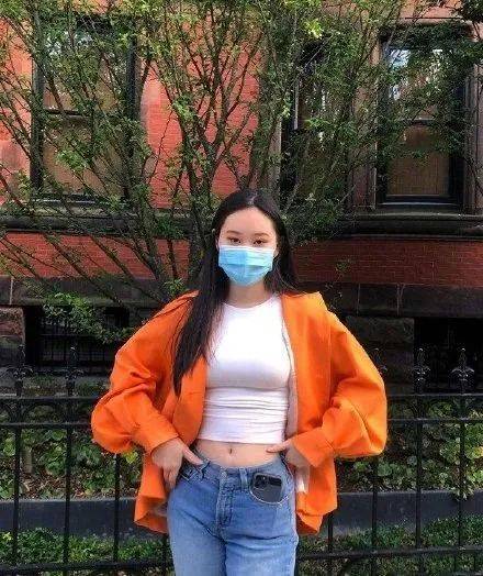 李连杰女儿自曝患抑郁症后晒照,身材遗传妈妈