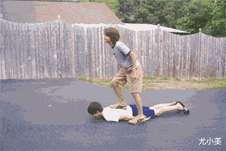 搞笑gif:别哭别哭了,是我错了好不好