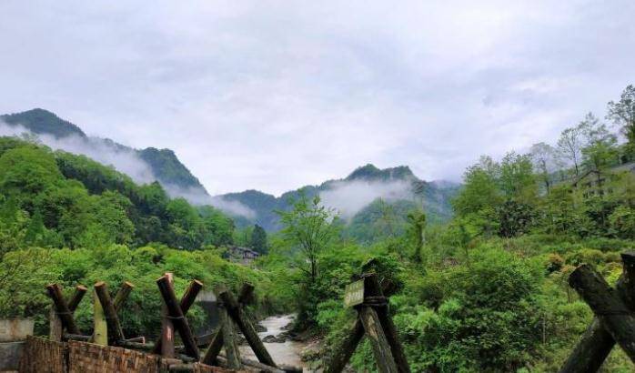 附近的景点景区 d695f029632e4173a24c0bb5bbaee6e2.jpeg