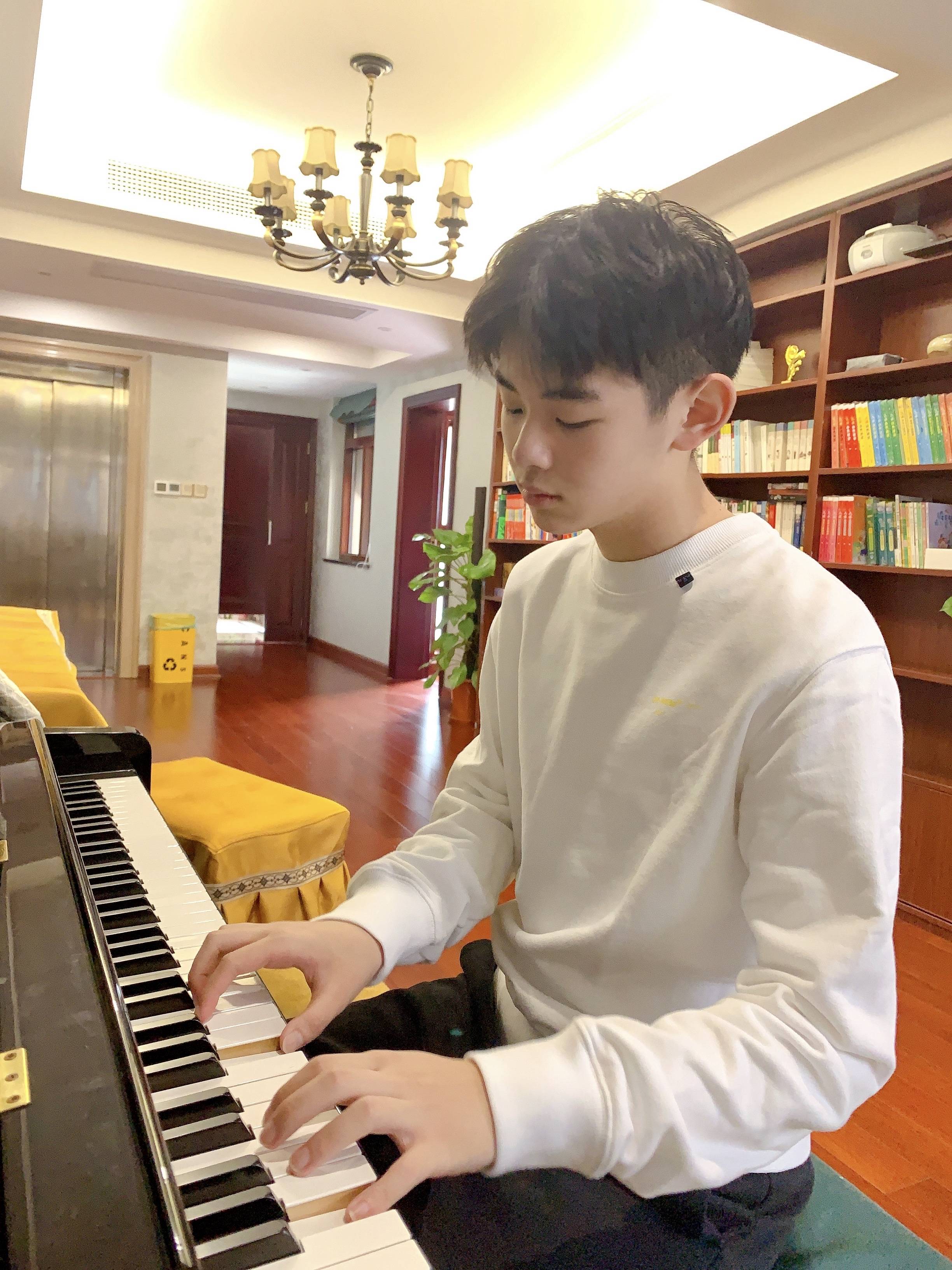 第一季《奔跑吧少年》年度"最佳人气冠军"_卢函宇