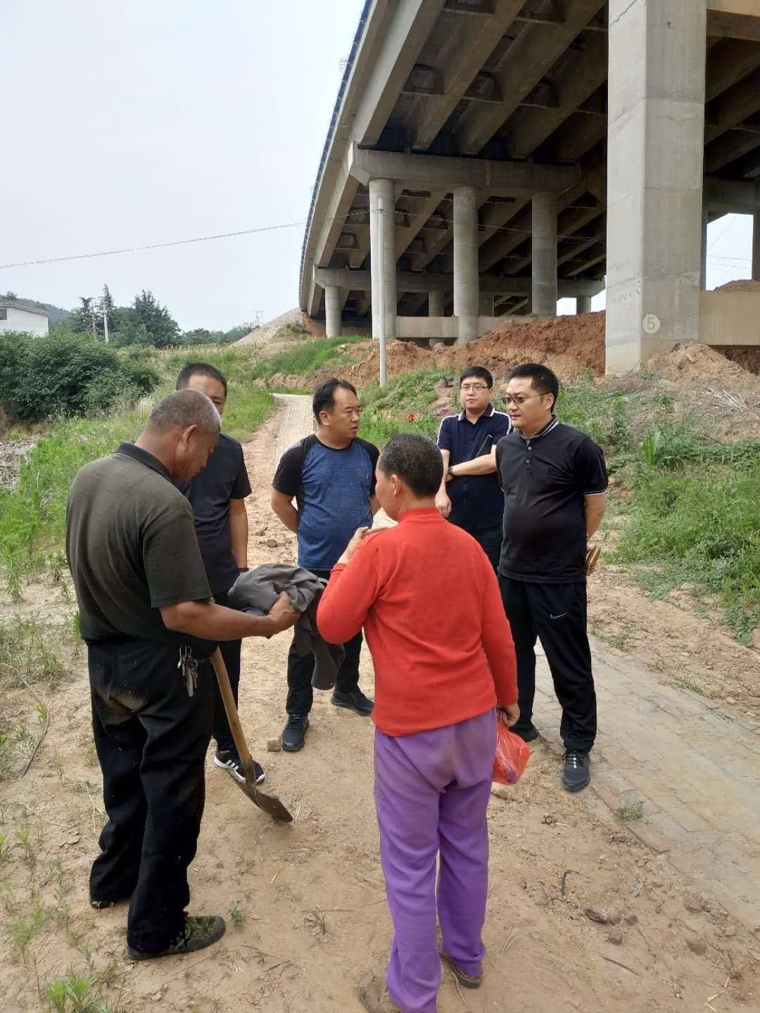 王治强书记让党徽在巩义市米河镇铁山村脱贫攻坚战中永远飘扬…….