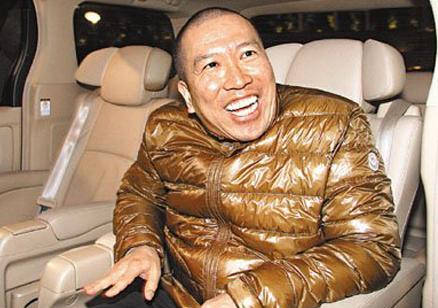 中国第一女首富，丈夫被绑架30年至今没找到，死