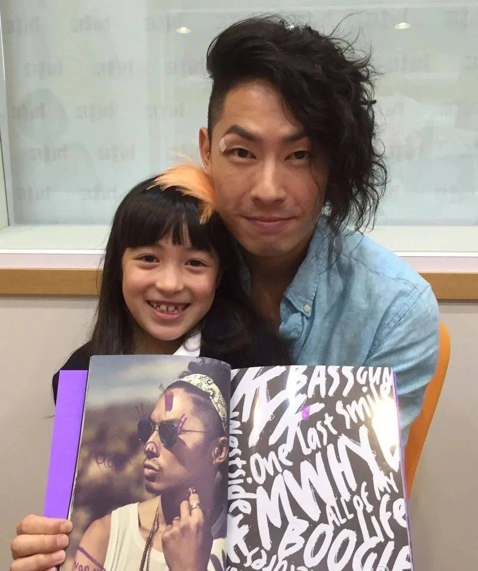 变圆|?《爸爸去哪儿》夏天近照大变样，脸型变圆下巴不精致，眼睛无神