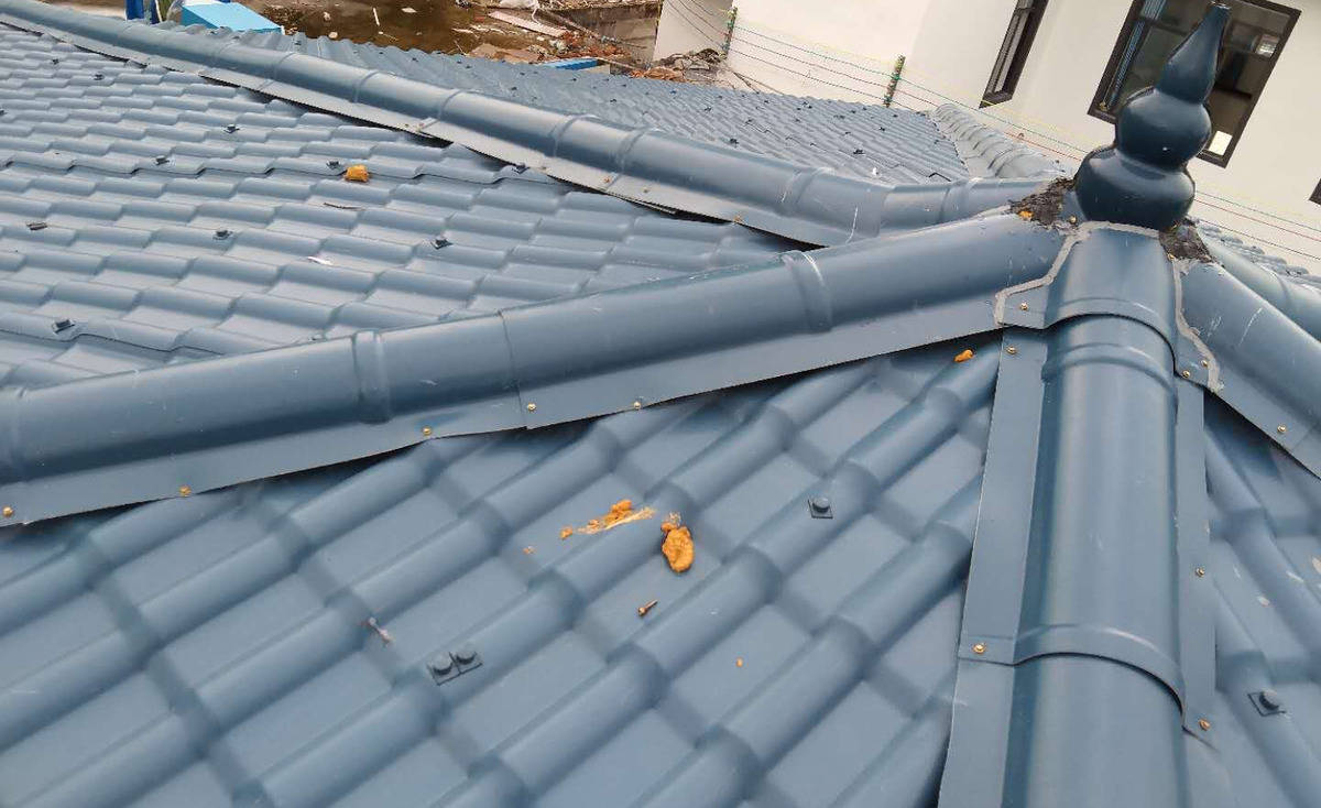 如果是用在造型比较复杂的屋面来说,树脂瓦的损耗就会相对多一些