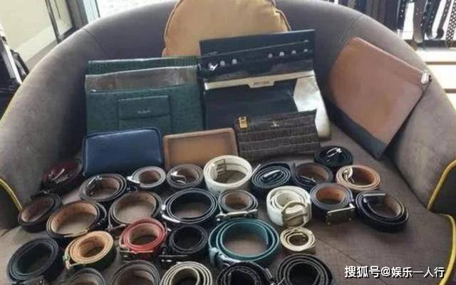 带你看看胡兵的豪宅,不愧是首席男模,客厅沙发都是用来放西装的