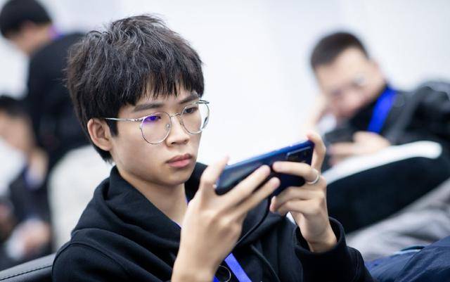 久诚彻底凉了首发的唯一机会被久诚给骂没了sk想保也保不住