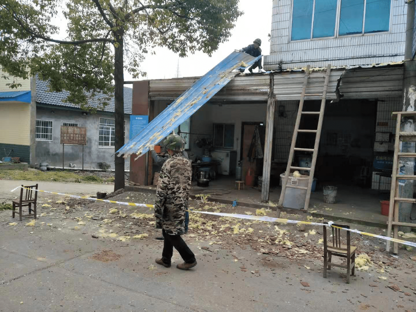 违建整治进行时|华容县插旗镇:拆除道路沿线违建 整治交通安全隐患