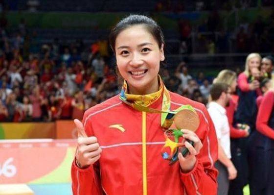 
她被称为“中国排球女神” 因推拿生情嫁给教练 婚后韵味更迷人-BOB手机(图2)