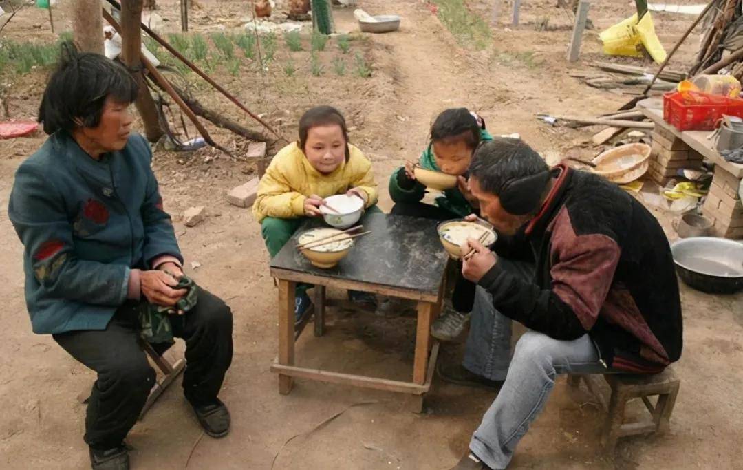 在农村里,有些农民为何贫穷?原来和这四大习惯有关!
