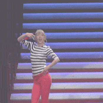 爆笑gif趣图:千万不要让你女朋友一个人学骑车,要找个