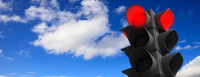 “因为公司效益好，利润大”，所以公司决定员