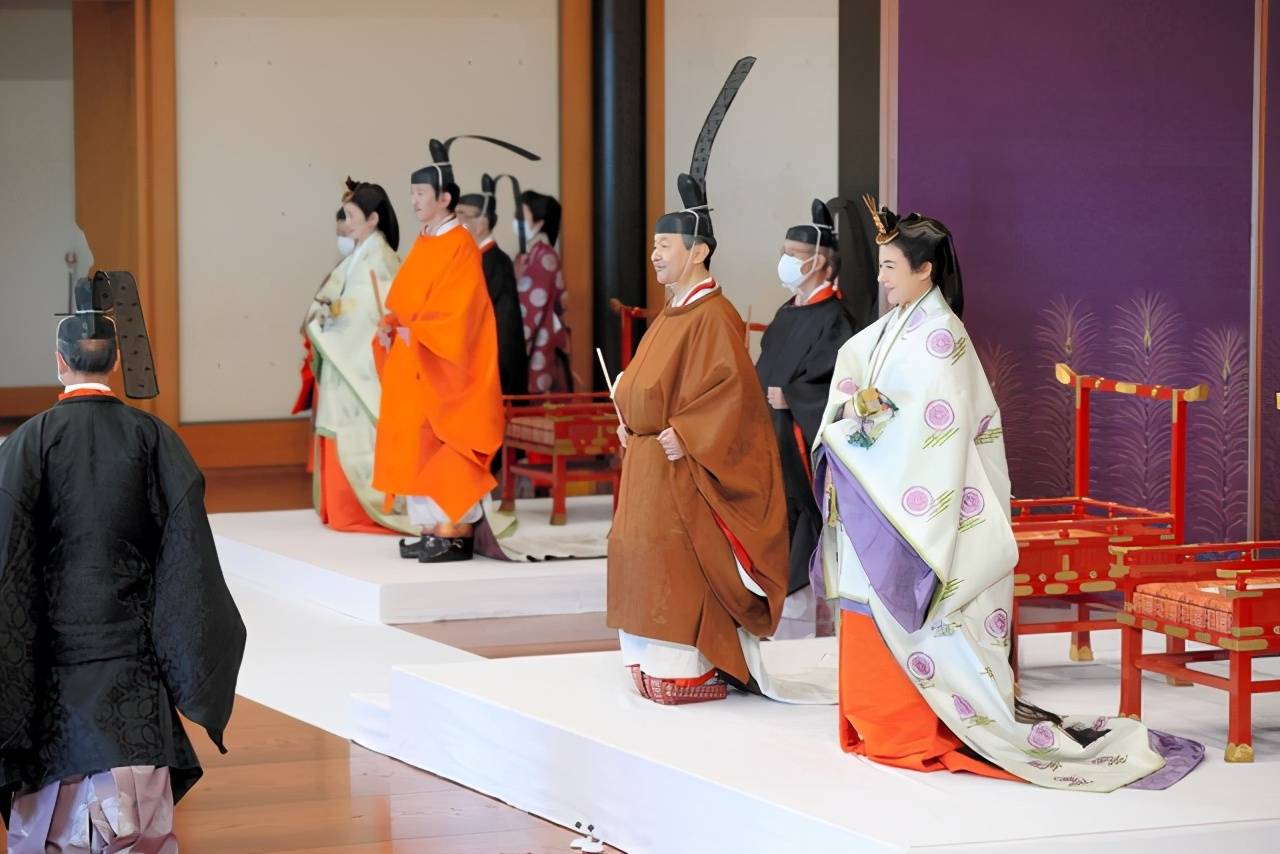 日本天皇立储仪式唐朝服装抢镜有孩子为何还要立弟弟为皇储