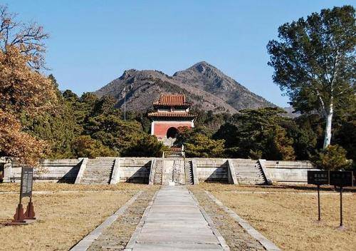 十三陵是谁的陵墓被挖开 8429f772a16b44ec9ec301dc25514ee3.jpeg