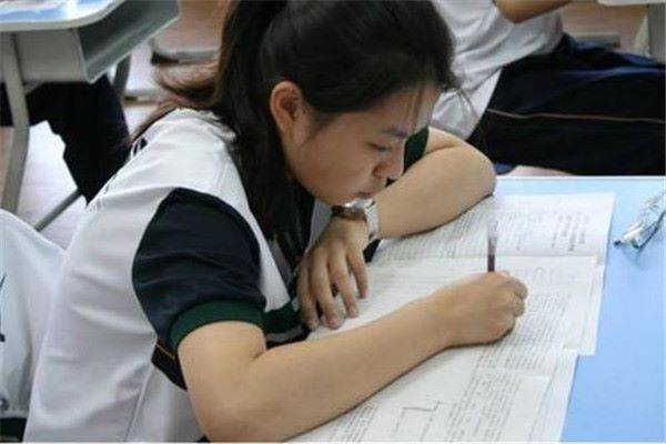 怎么样上课也不犯困 9278bbdd6f64405cb839905f6ff83ebe.jpeg