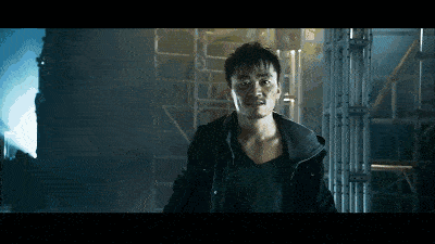 这部港片虽剧情简单,但却是王宝强最好的动作片,看到不一样的他