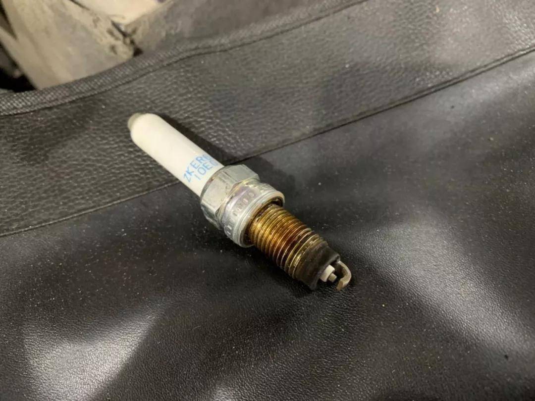很明显,洗积碳就是在洗节气门,火花塞,燃烧室等部件中的残留物.
