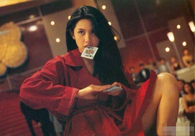 邱淑贞女儿淡妆出镜颜值爆表, 少女娇羞完美展现