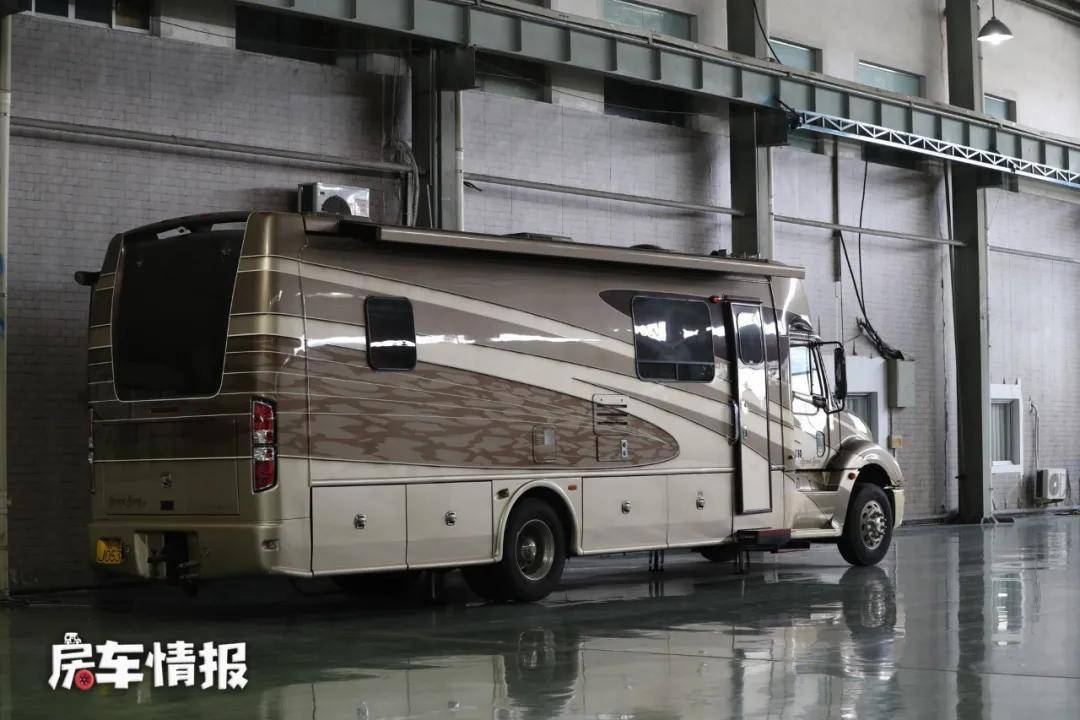 飞神福莱纳房车8.3t柴油,面积达30多平,堪比豪华酒店套间