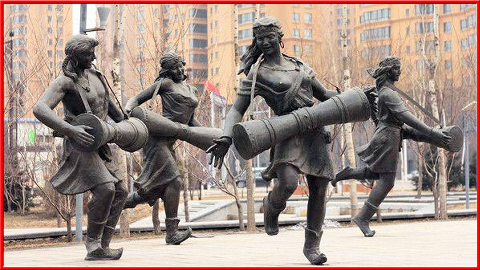 舞蹈雕塑--演绎中华民族舞蹈特色风采
