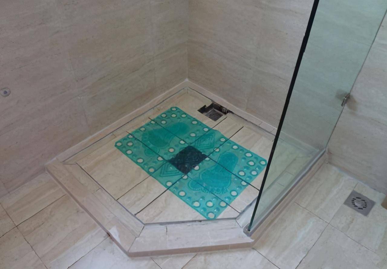 140平简欧卫浴淋浴房瓷砖装修设计效果图 – 设计本装修效果图