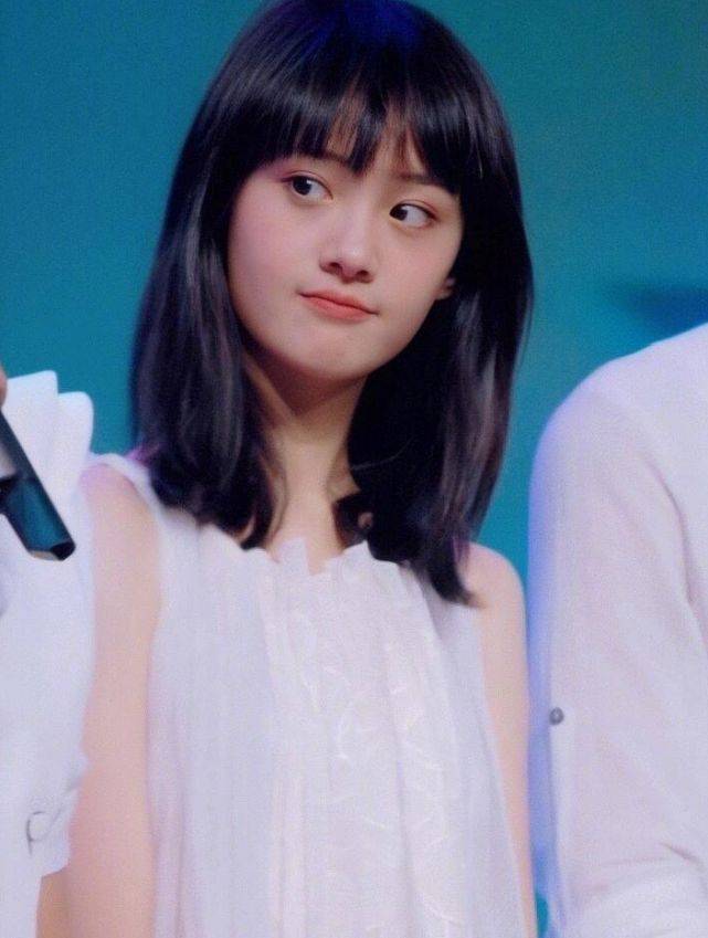 郑爽十年前旧照公开,“整容前”的脸好看多了
