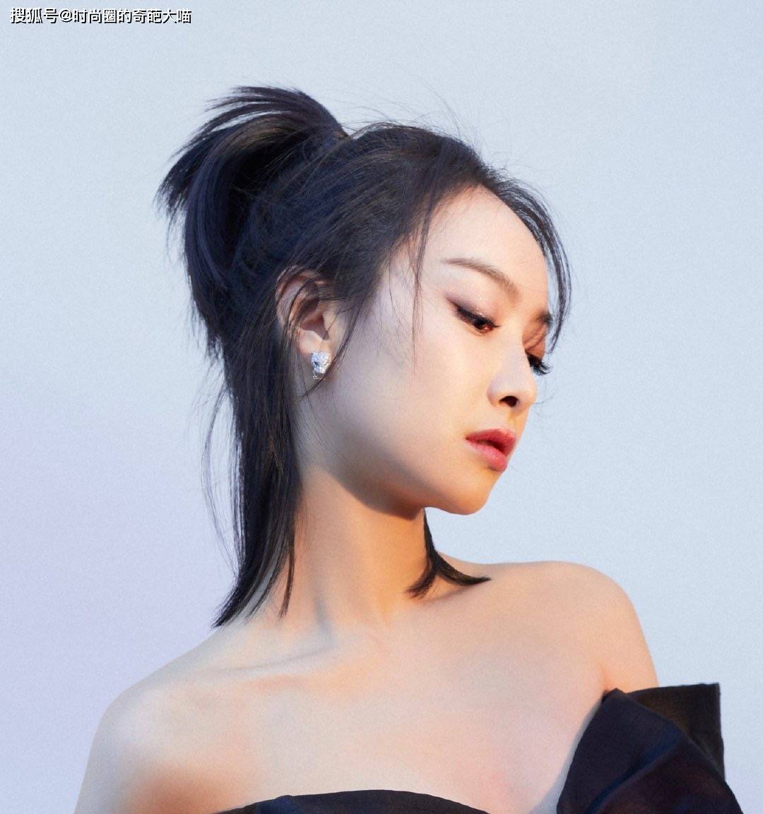 上镜|长发难打理又毛躁？学会俏皮半扎发，脸型变小巧还十足上镜