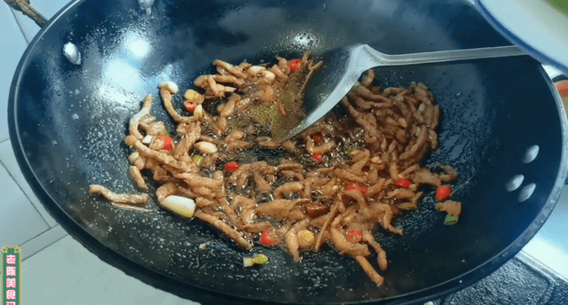 肉丝炒香菜的做法大全窍门 cc20e434eebf45bba2077c26ba4bb8c6.png