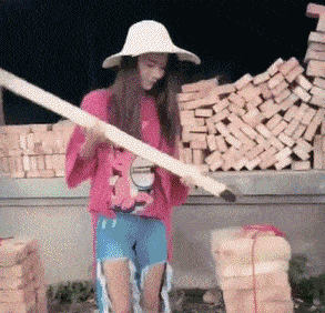 搞笑gif:好久没有洗澡了,身上都长