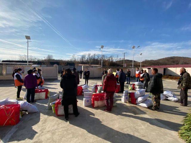 “傻”母亲拉扯智障儿子|清水慈善帮扶困难家庭