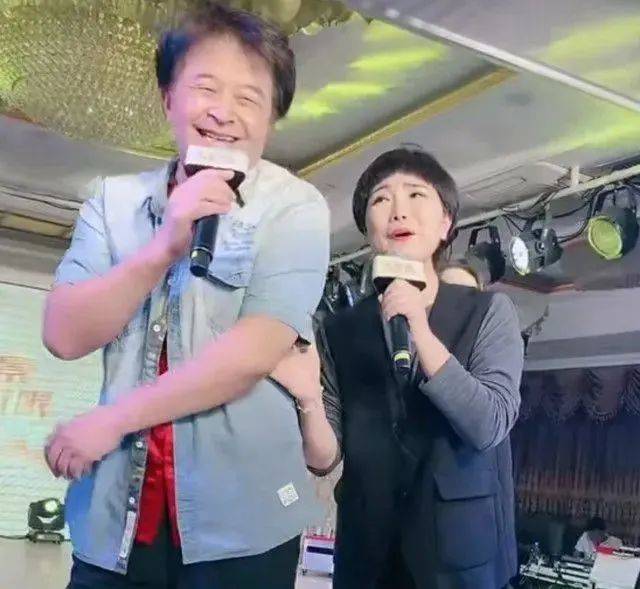 61岁毕福剑近况曝光,头发凌乱衣着朴素,首次透露退休