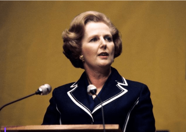 英国首位女首相撒切尔夫人,执政15年,晚年凄惨离世|双语速读