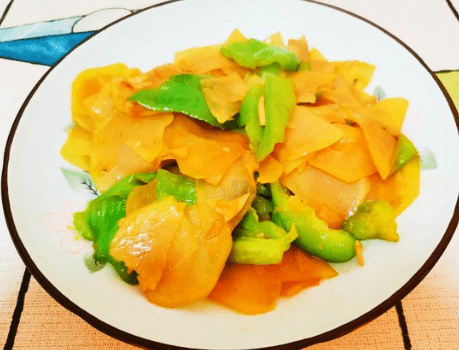 回锅肉炒土豆片怎么炒好吃 8bd0207f845847a5ba72ab82ef2ebdce.png