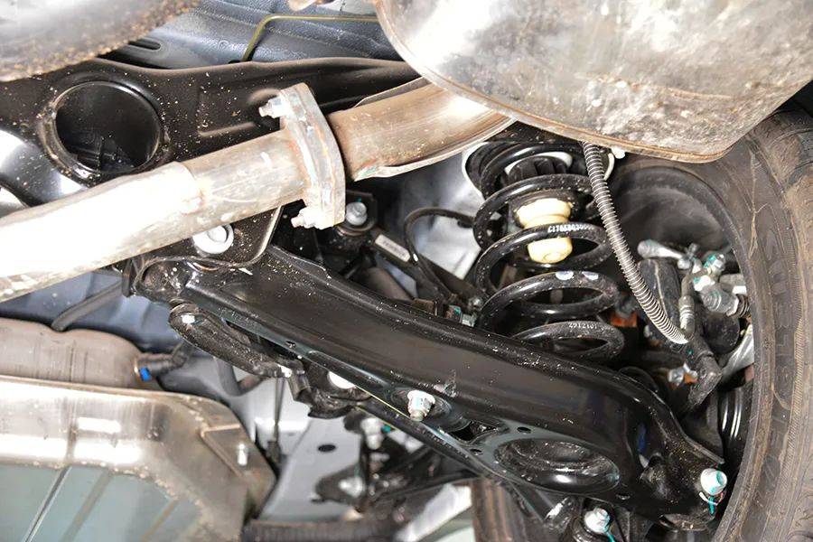 变速器怎么和车架相连 55e4b19fd6224c6088b2caf074ccbe36.jpeg