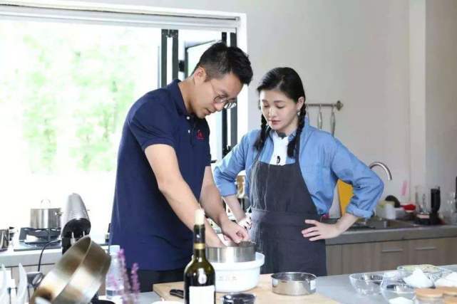 邢李原|服装工厂老板花巨资娶女明星，得了个免费代言人，靠此赚回数百亿