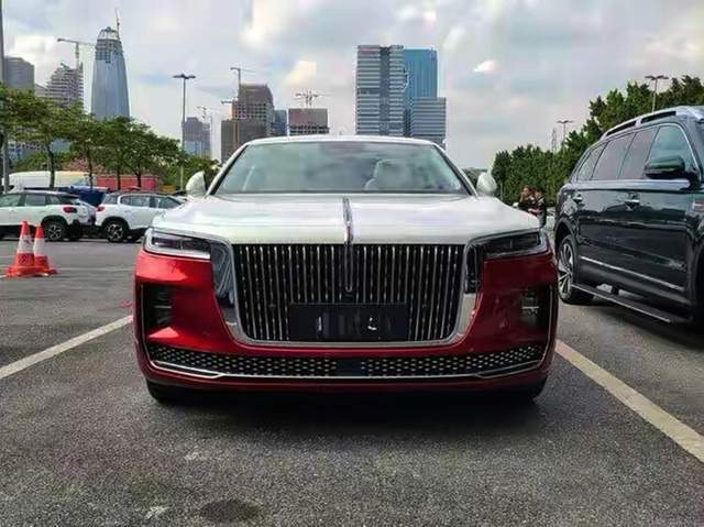 真正的国产豪华轿车力作,红旗h9加长版实车,比奥迪奔驰更大气
