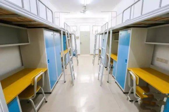 广东轻工职业技术学院 宿舍类型:4—6人间,上床下桌/舷下铺.
