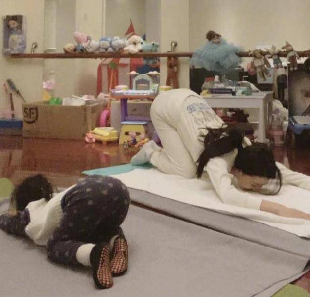27岁孙怡晒瑜伽美照，翘臀身材不似孩子妈，豪宅