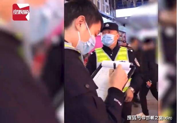 成都一男子因无女伴陪同火锅店不让进，男子：感觉受到了歧视