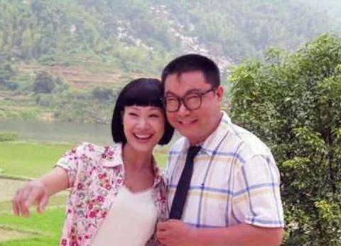 她曾捧红大衣哥婚后竟遭丈夫抛弃如今与尹相杰相依为命