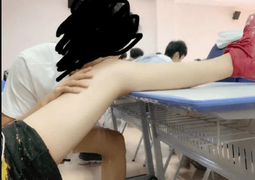 原创
破坏力太强~~目测熊孩子,即将迎来一次怀疑人生。